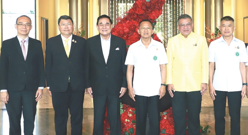 ประชุมกำหนดทิศทาง : ดร.อัศวิน อิงคะกุล ประธานกรรมการบริหาร มิราเคิล กรุ๊ป ต้อนรับ สมศักดิ์
เทพสุทิน รมว.สาธารณสุข ในโอกาสเป็นประธานเปิด “การประชุมกำหนดทิศทางนวัตกรรมและ
เทคโนโลยีแบบมีส่วนร่วมของกรมวิทยาศาสตร์การแพทย์ และภาคีเครือข่ายที่เกี่ยวข้อง ประจำปี 2568” จัดโดย
นพ.ยงยศ ธรรมวุฒิ อธิบดีกรมวิทยาศาสตร์การแพทย์ ที่ โรงแรมอัศวิน แกรนด์ คอนเวนชั่น เขตหลักสี่