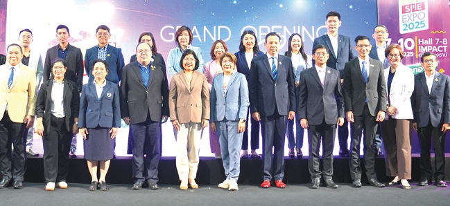 ธุรกิจและแฟรนไชส์แห่งปี : อรมน ทรัพย์ทวีธรรม อธิบดีกรมพัฒนาธุรกิจการค้า เปิดงาน “Smart SME EXPO 2025 ครั้งที่ 11” โปรโมชั่นรวมกว่า 250 แบรนด์ พร้อมบูธให้คำปรึกษาสำหรับเอสเอ็มอี กิจกรรมเจรจาจับคู่ธุรกิจทั้งในและต่างประเทศ และอบรมอาชีพฟรี จัดถึงวันที่ 10 ส.ค.2568 ที่ฮอลล์ 7-8 อิมแพ็ค เมืองทองธานี

