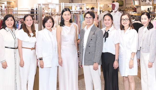 ชวนลูกๆ มาเป็นเพื่อนคู่ซี้ของแม่ : นภพรรษ ฤดีสุนันท์ Head of Marketing
(Asset Group 1) บมจ.เซ็นทรัลพัฒนา เปิดตัวแคมเปญ “MY MOM, MY MATE”
ร่วมสร้างช่วงเวลาสุดพิเศษและสัมผัสประสบการณ์อบอุ่นผ่านกิจกรรมพร้อมสิทธิประโยชน์จากร้านค้าชั้นนำ ที่ ศูนย์การค้าเซ็นทรัล และเอสพละนาด รัชดาภิเษก