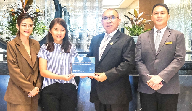 รีวิวจากผู้เข้าพัก : วุฒิศักดิ์ พิชญกานต์ ผจก.ทั่วไป โรงแรมเซ็นทารา
แกรนด์ฯ ลาดพร้าว กรุงเทพ รับรางวัล Traveller Review Awards 2025 จาก
Booking.com ในฐานะผู้ประกอบการธุรกิจการบริการที่สามารถมอบประสบการณ์ที่น่าประทับใจให้กับนักเดินทางจากทั่วโลก ด้วยมาตรฐานการบริการที่ใส่ใจทุกรายละเอียด