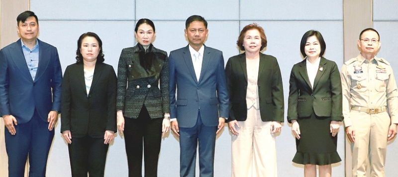 ยกระดับ : พิเชษฐ์ ทองพันธ์ ผู้ตรวจราชการกระทรวงแรงงาน เปิด “โครงการเสวนายกระดับการป้องกันและปราบปรามการบังคับใช้แรงงานหรือบริการและการค้ามนุษย์ของประเทศไทยไปสู่ระดับ Tier 1” โดยมี
จตุพร แสงหิรัญ อธิบดีอัยการ สำนักงานคดีค้ามนุษย์, รศ.ดร.อัจฉรา ชลายนนาวิน, ผศ.ดร.รักชนก คชานุบาล,
รศ.ดร.ปรีดา โชติมานนท์ และ วันทนา ณัฐพูลวัฒน์ ร่วมงาน ที่ โรงแรมอัศวิน แกรนด์ คอนเวนชั่น