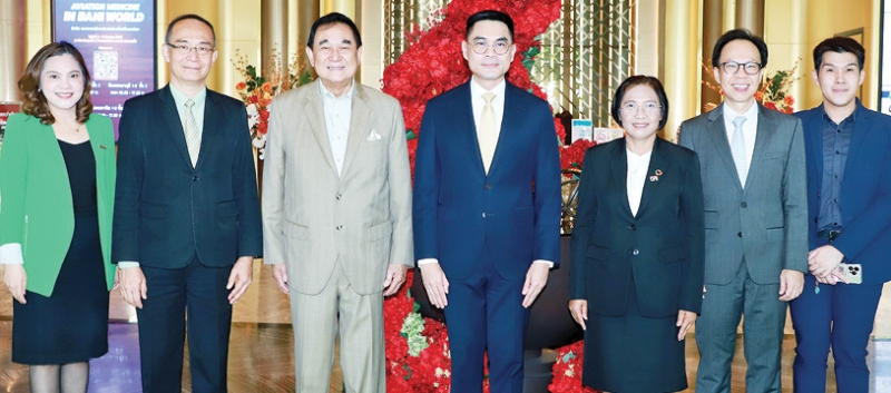 เผยแพร่และรับฟังความคิดเห็น : ดร.อัศวิน อิงคะกุล ประธานกรรมการบริหารมิราเคิล กรุ๊ป ต้อนรับ ดร.พิรุณ สัยยะสิทธิ์พานิช อธิบดีกรมการเปลี่ยนแปลงสภาพภูมิอากาศและสิ่งแวดล้อม ในโอกาสเป็นประธานเปิดการประชุม “การจัดทำแนวทางการขอรับการสนับสนุนทางการเงินด้านการปรับตัวต่อการเปลี่ยนแปลงสภาพ
ภูมิอากาศ” โดยมี ระเบียบ ภูผา ผอ.กองขับเคลื่อนการปรับตัวฯ ร่วมงาน ที่ โรงแรมอัศวิน แกรนด์ คอนเวนชั่น