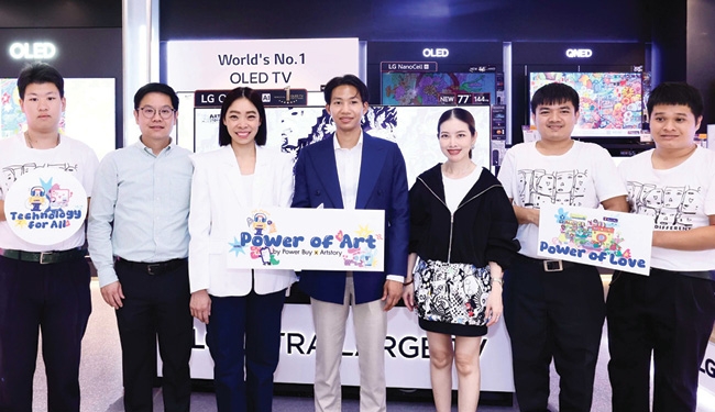 ผลงานสร้างสรรค์จากศิลปินออทิสติก : พัชราภรณ์ วรยิ่งยง ผช.กก.ผจก.ใหญ่
ฝ่ายการตลาด บจก.เพาเวอร์บาย ร่วมกับ Artstory by Autistic Thai จัดนิทรรศการ
“Power of Art by Power Buy x Artstory” ภายใต้แนวคิด “Power of Love - Technology for All” ที่ เพาเวอร์บาย ศูนย์การค้าเซ็นทรัลเวิลด์ ราชประสงค์