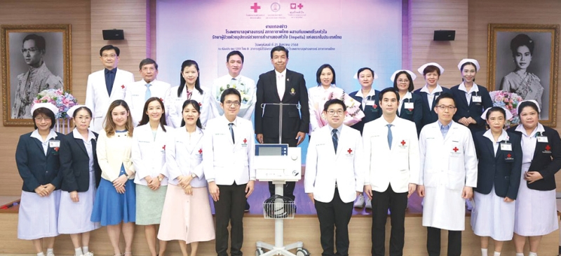 แห่งแรกในประเทศไทย : รศ.นพ.ฉันชาย สิทธิพันธุ์ ผอ.รพ.จุฬาลงกรณ์ สภากาชาดไทย และคณบดีคณะแพทยศาสตร์ จุฬาฯ และ พญ.ศิริพร อธิสกุล หัวหน้าห้องปฏิบัติการสวนหัวใจและหลอดเลือด นำเทคโนโลยีเครื่องช่วยพยุงการทำงานของหัวใจ Impella System มาใช้ขณะทำหัตถการสวนและขยายหลอดเลือดหัวใจด้วยบอลลูนและขดลวดในผู้ป่วยที่มีความเสี่ยงสูงมาก ทำหัตถการโดยไม่ต้องผ่าตัดได้ปลอดภัยมากขึ้น เพิ่มอัตราการรอดชีวิต ผู้ป่วยปลอดภัยและฟื้นตัวเร็ว