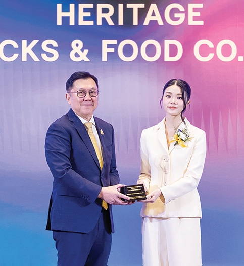 ผู้ประกอบธุรกิจส่งออกยอดเยี่ยม : วศธร พลไพศาล ผู้บริหาร
เครือเฮอริเทจ ผู้ผลิตและจัดจำหน่ายอาหารและเครื่องดื่ม
เพื่อสุขภาพ รับรางวัล Prime Minister’s Export
Award 2025 จาก จตุพร บุรุษพัฒน์ รมว.พาณิชย์