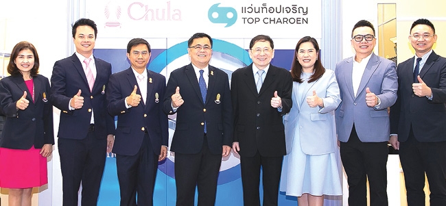 โครงการฝึกงาน : นพศักดิ์ ตรีพรชัยศักดิ์ ประธานเจ้าหน้าที่บริหาร บมจ.ร่วมเจริญพัฒนา และ ศ.ดร.วิเลิศ ภูริวัชร อธิการบดีจุฬาลงกรณ์มหาวิทยาลัย ร่วมลงนามความร่วมมือทางวิชาการเพื่อยกระดับคุณภาพการศึกษาในหลากหลายสาขาพร้อมรับนิสิตฝึกงานตามสายงานวิชาชีพ เน้นการแก้ปัญหาและเรียนรู้จากสถานการณ์จริง