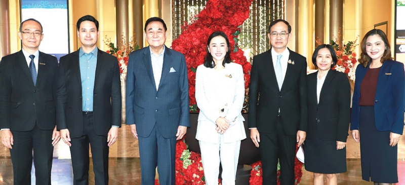 ประชุมวิชาการ : ดร.อัศวิน อิงคะกุล ประธานกรรมการบริหาร มิราเคิล กรุ๊ป พร้อม อนัคพล อิงคะกุล รองประธานกรรมการบริหาร ต้อนรับ ดร.ลิณธิภรณ์ วริณวัชรโรจน์ รมช.ศึกษาธิการ ในงานประชุมเรื่อง “การ
ขับเคลื่อนและพัฒนาเด็กปฐมวัย” จัดโดย รศ.ดร.ประวิต เอราวรรณ์ เลขาธิการสภาการศึกษา โดยมี พัชราพรรณ
กฤษฎาจินดารุ่ง ผอ.สำนักนโยบายการพัฒนาเด็กปฐมวัย ร่วมงาน ที่ โรงแรมอัศวิน แกรนด์ คอนเวนชั่น