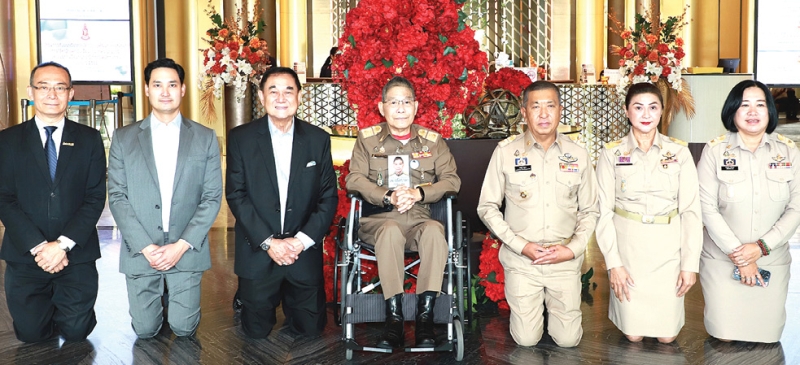 รณรงค์การใช้หญ้าแฝก : ดร.อัศวิน อิงคะกุล ประธานกรรมการบริหาร มิราเคิล กรุ๊ป และ อนัคพล อิงคะกุล รองประธานกรรมการบริหาร ร่วมต้อนรับ จรัลธาดา กรรณสูต องคมนตรี ในโอกาสเป็นประธานเปิดการสัมมนาวิชาการ “โครงการพัฒนาและรณรงค์การใช้หญ้าแฝกอันเนื่องมาจากพระราชดำริและแนวทางป้องกันกรณีเกิดภัยพิบัติดินถล่ม ประจำปี 2568” จัดโดย สำนักงานคณะกรรมการพิเศษเพื่อประสานงานโครงการอันเนื่องมาจากพระราชดำริ (กปร.) ที่ โรงแรมอัศวิน แกรนด์ คอนเวนชั่น
