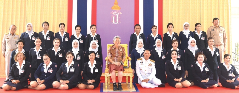 สมเด็จพระกนิษฐาธิราชเจ้า กรมสมเด็จพระเทพรัตนราชสุดาฯ สยามบรมราชกุมารี เสด็จพระราชดำเนินไปในงานของดีเมืองนรา ครั้งที่ 48 ประจำปี 2568
เพื่อจัดแสดงผลงานโครงการอันเนื่องมาจากพระราชดำริฯ รวมทั้งส่งเสริมให้เกษตรกร องค์กรเกษตร และวิสาหกิจชุมชน จำหน่ายผลผลิตและผลิตภัณฑ์ โดยมีนิทรรศการแสดงผลงานทางวิชาการ, การจำหน่ายผลผลิตทางการเกษตร และผลิตภัณฑ์หัตถกรรมของวิสาหกิจชุมชนจาก 13 อำเภอ ณ สวนสาธารณะเฉลิมพระเกียรติ 6 รอบ พระชนมพรรษา จังหวัดนราธิวาส เมื่อวันอังคารที่ 16 กันยายน 2568 เวลา 08.14 น.