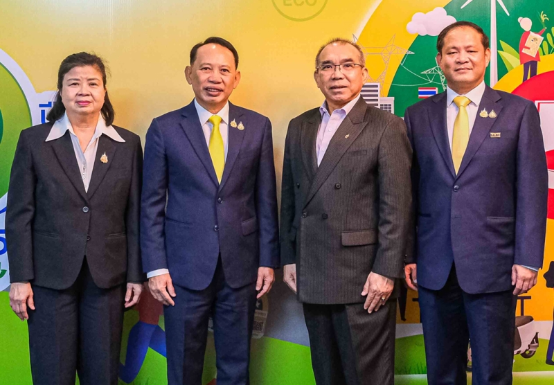 3 ทศวรรษ : ดร.ประเสริฐ สินสุขประเสริฐ ปลัดกระทรวงพลังงาน เป็นประธานในงาน
“ครบรอบ 30 ปี ฉลากเบอร์ 5 ด้วยรัก(ษ์) และผูกพัน” จัดโดย ดร.นรินทร์ เผ่าวณิช รักษาการ ผู้ว่าการการไฟฟ้าฝ่ายผลิตแห่งประเทศไทย ที่ โรงแรม
เซ็นทารา แกรนด์ฯ ลาดพร้าว โดยมี วุฒิศักดิ์ พิชญกานต์ ผจก.ทั่วไป โรงแรม ต้อนรับ