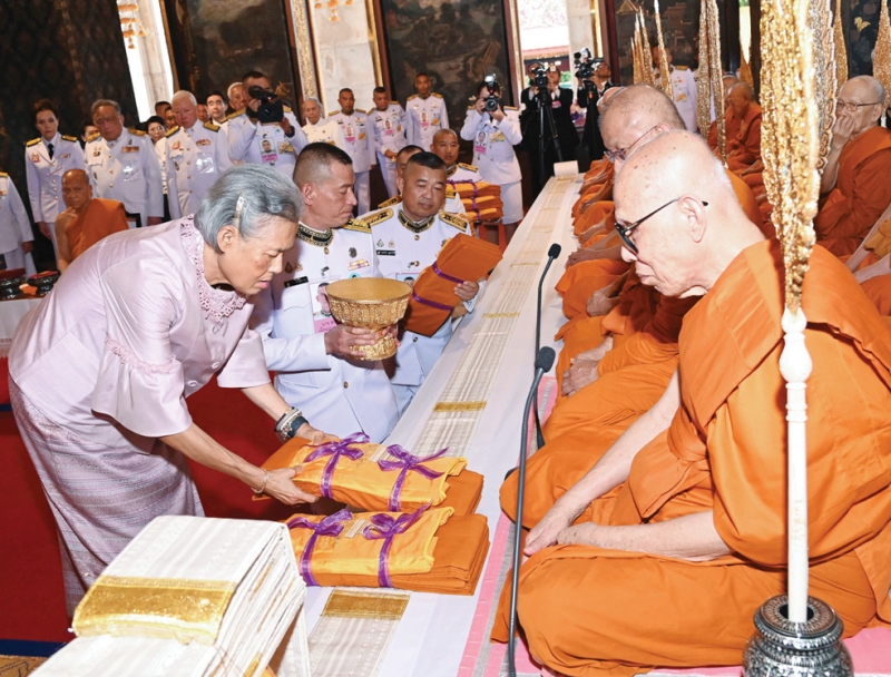 สมเด็จพระกนิษฐาธิราชเจ้า กรมสมเด็จพระเทพรัตนราชสุดาฯ สยามบรมราชกุมารี เสด็จพระราชดำเนินไปทรงบำเพ็ญพระราชกุศลเนื่องในโอกาสครบ 18 รอบ พระนักษัตร วันประสูติสมเด็จพระมหาสมณเจ้า กรมพระยาปวเรศวริยาลงกรณ์ สมเด็จพระสังฆราชพระองค์ที่ 8 แห่งกรุงรัตนโกสินทร์ และเป็นเจ้าอาวาสวัดบวรนิเวศวิหาร ลำดับที่ 2 พร้อมทั้งทรงหล่อ
พระกริ่งปวเรศ ณ พระอุโบสถ วัดบวรนิเวศราชวรวิหาร เขตพระนคร กรุงเทพมหานคร เมื่อวันเสาร์ที่ 4 ตุลาคม 2568