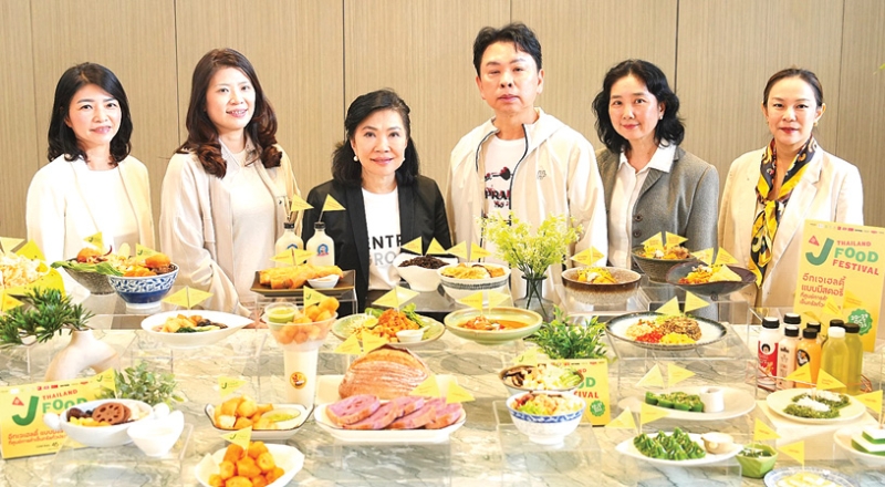 “J Food Destination” : ดร.ณัฐกิตติ์ ตั้งพูลสินธนา กก.ผจก.ใหญ่ สายงานการตลาด บมจ.เซ็นทรัลพัฒนา
จัดเทศกาลอาหารเจระดับประเทศด้วยแคมเปญ “Thailand J Food Festival 2025” ภายใต้แนวคิด “Eat light, Feel Bright” ชูจุดขาย “อร่อยเฮลตี้ แบบมีสตอรี่” ที่ครบครันที่สุดในไทย เสริมพลังการตลาดสุขภาพให้ครบมิติ ครอบคลุม 39 ศูนย์การค้าทั่วประเทศ ระหว่างวันที่ 20-29 ตุลาคม 2568 ที่ ศูนย์การค้าเซ็นทรัลทั่วประเทศ