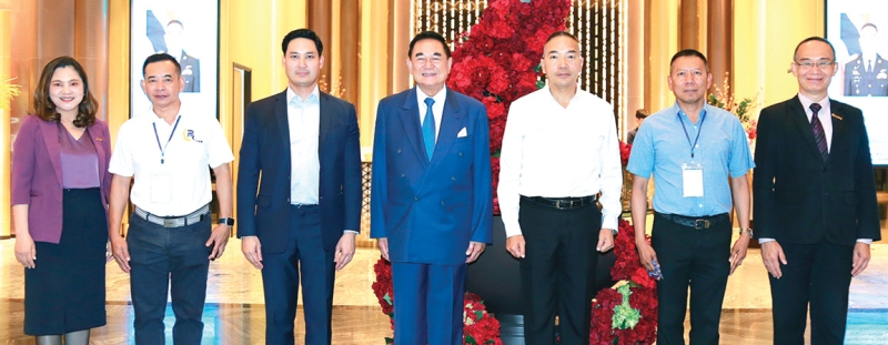 ยินดี...ผบ.ทอ. : ดร.อัศวิน อิงคะกุล ประธานกรรมการบริหาร มิราเคิล กรุ๊ป และ อนัคพล อิงคะกุล รองประธานกรรมการบริหาร มิราเคิล กรุ๊ป ต้อนรับและร่วมแสดงความยินดีกับ พล.อ.อ.เสกสรร คันธา ที่ได้รับโปรดเกล้าฯ ให้ดำรงตำแหน่ง ผู้บัญชาการทหารอากาศ ในโอกาสร่วมงาน “ทัพฟ้า สานสัมพันธ์ สื่อมวลชน” จัดโดย พล.อ.ท.ณรัฐ บุญประเสริฐ เจ้ากรมกิจการพลเรือนทหารอากาศ โดยมี น.อ.วีรชน นรานุต ผอ.กองประชาสัมพันธ์ สำนักนโยบายและแผน กรมกิจการพลเรือนทหารอากาศ ร่วมงาน ที่ โรงแรมอัศวิน แกรนด์ คอนเวนชั่น เขตหลักสี่ กรุงเทพฯ