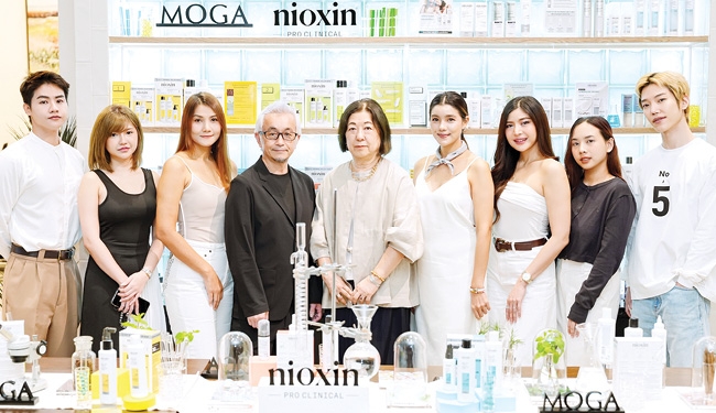 เครือโอซีซี กรุ๊ป : โยชิโกะ มังกรกนก เพรสซิเดนท์ ร้าน MOGA ซาลอนระดับ
ลักชัวรีที่มีชื่อเสียงยาวนานกว่า 35 ปี ร่วมกับ NIOXIN® PROCLINICAL แบรนด์ผลิตภัณฑ์ดูแลหนังศีรษะและปัญหาผมบาง จัดงาน “MOGA x NIOXIN – Start Strong with NIOXIN : From Scalp to Confidence” ที่ MOGA สยามพารากอน