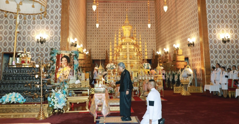 สมเด็จพระกนิษฐาธิราชเจ้า กรมสมเด็จพระเทพรัตนราชสุดาฯ สยามบรมราชกุมารี เสด็จพระราชดำเนินไปในการบำเพ็ญพระราชกุศลถวายพระบรมศพ สมเด็จพระนางเจ้าสิริกิติ์ พระบรมราชินีนาถ พระบรมราชชนนีพันปีหลวง เมื่อวันอาทิตย์ที่ 2 พฤศจิกายน 2568 เวลา 07.18 น. ต่อจากนั้นเวลา 10.40 น. สมเด็จพระเจ้าน้องนางเธอ เจ้าฟ้าจุฬาภรณวลัยลักษณ์ อัครราชกุมารี กรมพระศรีสวางควัฒน วรขัตติยราชนารี เสด็จไปทรงบำเพ็ญพระราชกุศลถวายพระบรมศพ สมเด็จพระนางเจ้าสิริกิติ์ พระบรมราชินีนาถ พระบรมราชชนนีพันปีหลวง ณ พระที่นั่งดุสิตมหาปราสาท ในพระบรมมหาราชวัง