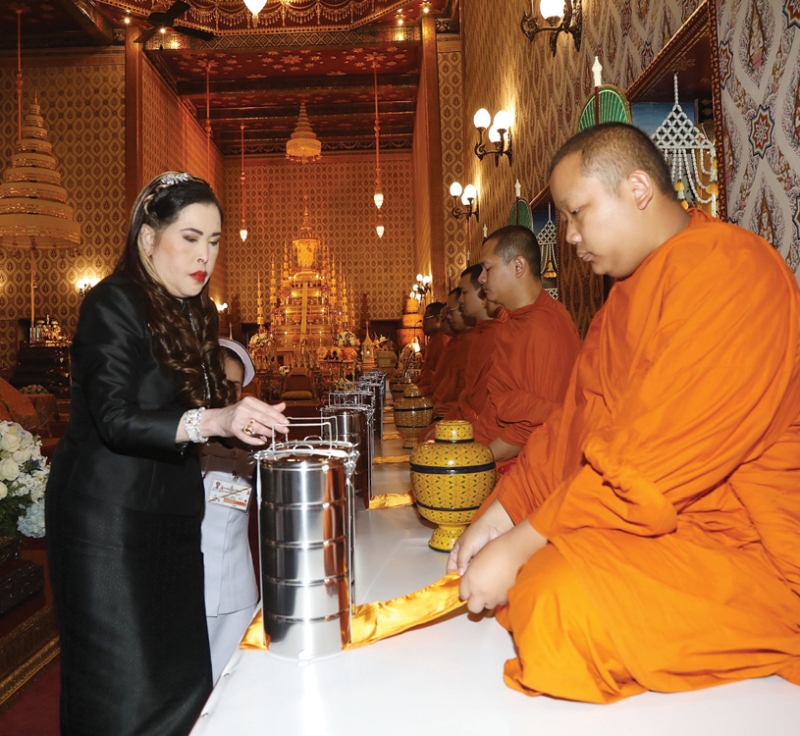 สมเด็จพระกนิษฐาธิราชเจ้า กรมสมเด็จพระเทพรัตนราชสุดาฯ สยามบรมราชกุมารี เสด็จพระราชดำเนินไปในการบำเพ็ญพระราชกุศลถวายพระบรมศพ สมเด็จพระนางเจ้าสิริกิติ์ พระบรมราชินีนาถ พระบรมราชชนนีพันปีหลวง เมื่อวันอาทิตย์ที่ 2 พฤศจิกายน 2568 เวลา 07.18 น. ต่อจากนั้นเวลา 10.40 น. สมเด็จพระเจ้าน้องนางเธอ เจ้าฟ้าจุฬาภรณวลัยลักษณ์ อัครราชกุมารี กรมพระศรีสวางควัฒน วรขัตติยราชนารี เสด็จไปทรงบำเพ็ญพระราชกุศลถวายพระบรมศพ สมเด็จพระนางเจ้าสิริกิติ์ พระบรมราชินีนาถ พระบรมราชชนนีพันปีหลวง ณ พระที่นั่งดุสิตมหาปราสาท ในพระบรมมหาราชวัง