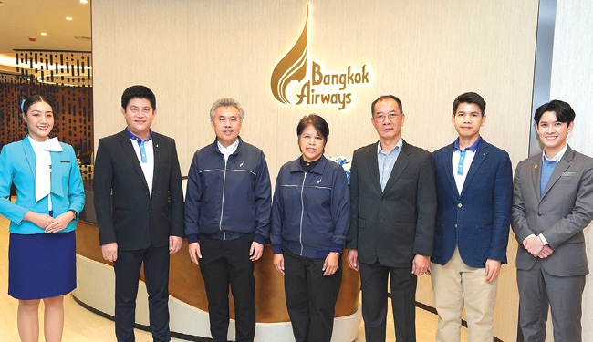 เอเชียบูทีคแอร์ไลน์ : จุลิน กอเจริญ และ สิริพร หนูจั่น 2 รองกก.ผอ.ใหญ่ บมจ.การบินกรุงเทพ (สายการบินบางกอกแอร์เวย์ส) ร่วมกันเปิดตัวห้องรับรองผู้โดยสารแห่งใหม่ ภายใต้คอนเซ็ปต์ “Whisper of the Ocean” เพื่อเป็นที่ผ่อนคลายและสะดวกสบายให้แก่ผู้โดยสารก่อนออกเดินทาง ที่ท่าอากาศยานดอนเมือง