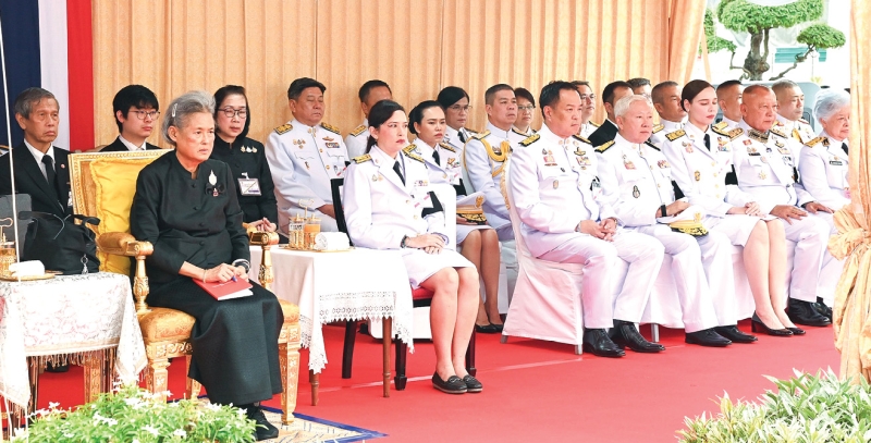 สมเด็จพระกนิษฐาธิราชเจ้า กรมสมเด็จพระเทพรัตนราชสุดาฯ สยามบรมราชกุมารี เสด็จพระราชดำเนินไปทรงประกอบพิธีบวงสรวงเพื่อบูรณปฏิสังขรณ์ราชรถ
พระยานมาศ และเครื่องประกอบในการพระราชพิธีถวายพระเพลิงพระบรมศพ สมเด็จพระนางเจ้าสิริกิติ์ พระบรมราชินีนาถ พระบรมราชชนนีพันปีหลวง ซึ่ง
กรมศิลปากร กรมสรรพาวุธทหารบก และกรมอู่ทหารเรือ จะบูรณะราชรถ 5 องค์ ตามโบราณราชประเพณี และเพื่อความเป็นสิริมงคลแก่ผู้ปฏิบัติงาน โดยมี ท่านผู้หญิงสิริกิติยา เจนเซน เฝ้าทูลละอองพระบาท รับเสด็จ ณ โรงราชรถ พิพิธภัณฑสถานแห่งชาติ พระนคร เมื่อวันพฤหัสบดีที่ 6 พฤศจิกายน 2568 เวลา 08.00 น.