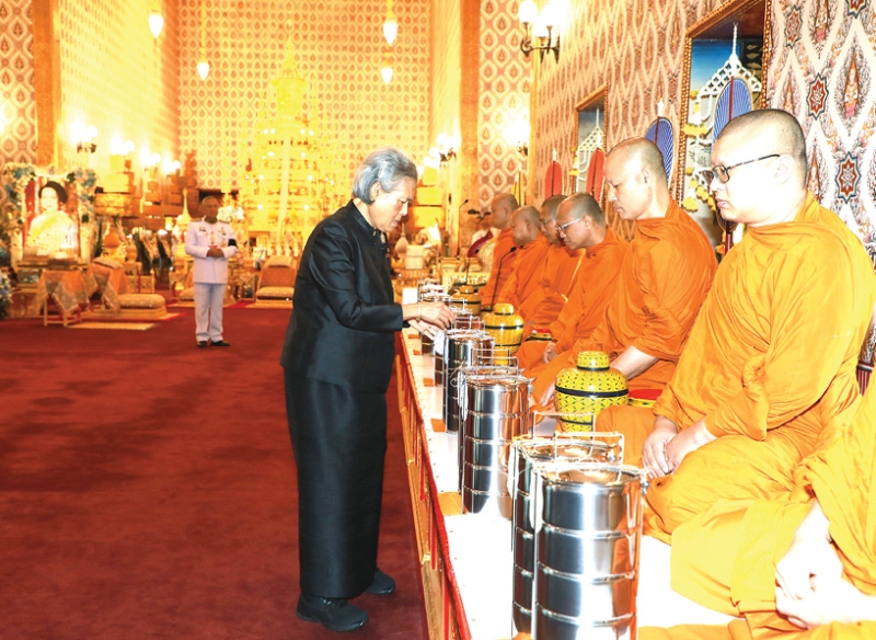 สมเด็จพระกนิษฐาธิราชเจ้า กรมสมเด็จพระเทพรัตนราชสุดาฯ สยามบรมราชกุมารี เสด็จพระราชดำเนินไปทรงบำเพ็ญพระราชกุศลถวายพระบรมศพ สมเด็จพระนางเจ้าสิริกิติ์ พระบรมราชินีนาถ พระบรมราชชนนีพันปีหลวง โดยพระพิธีธรรมสวดพระอภิธรรมเป็นพระสงฆ์จากวัดพระเชตุพนวิมลมังคลาราม และวัดสุทัศนเทพวราราม ณ พระที่นั่งดุสิตมหาปราสาท ในพระบรมมหาราชวัง เมื่อวันจันทร์ที่ 10 พฤศจิกายน 2568