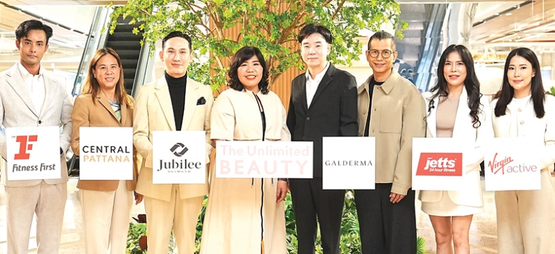 สวยและสุขภาพดี : มณีจันทร์ สมิทธิสมบูรณ์ Head of B2B Marketing บมจ.เซ็นทรัลพัฒนา, พรวดี โรจน์รุ่งสัตย์
Head of Corporate Marketing & Communication พร้อมพันธมิตรธุรกิจ ร่วมกันจัดแคมเปญ
“The Unlimited Beauty 2025” มอบโปรโมชั่นจากสถาบันความงามชื่อดัง ร้านมัลติแบรนด์ความงาม ศูนย์ดูแลสุขภาพและฟิตเนส ถึงวันที่ 11 มกราคม 2569 ที่ ศูนย์การค้าเซ็นทรัล 38 สาขาทั่วประเทศ และเอสพลานาดรัชดา