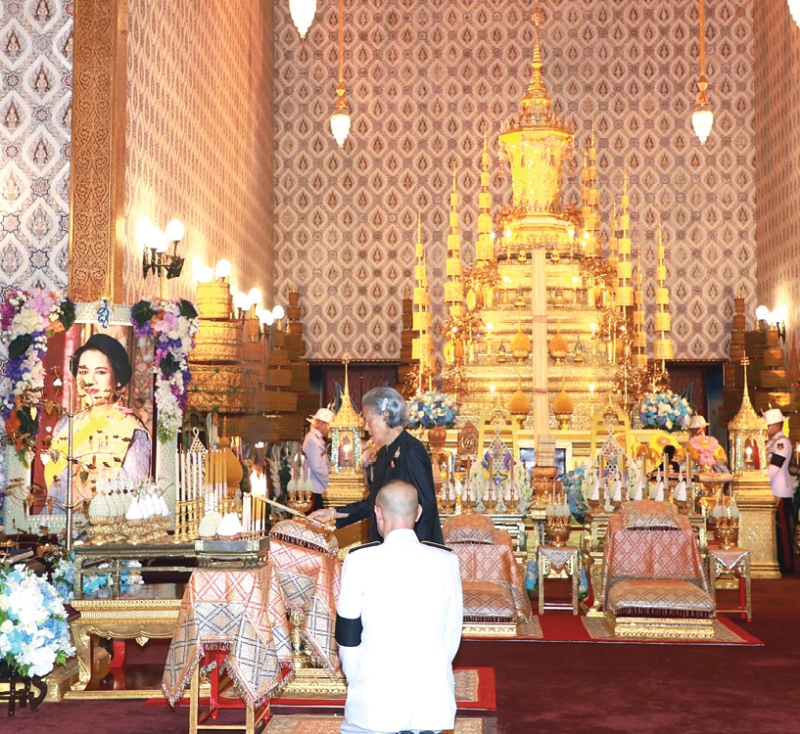 สมเด็จพระกนิษฐาธิราชเจ้า กรมสมเด็จพระเทพรัตนราชสุดาฯ สยามบรมราชกุมารี เสด็จพระราชดำเนินไปในการ
บำเพ็ญพระราชกุศลพระบรมศพ สมเด็จพระนางเจ้าสิริกิติ์ พระบรมราชินีนาถ พระบรมราชชนนีพันปีหลวง ณ พระที่นั่งดุสิตมหาปราสาท ในพระบรมมหาราชวัง โอกาสนี้ พระวรวงศ์เธอ พระองค์เจ้าเฉลิมศึกยุคล, ท่านหญิงศรีสว่างวงศ์ บุญจิตราดุลย์ และ ท่านผู้หญิงสิริกิติยา เจนเซน โดยเสด็จด้วย เมื่อวันพุธที่ 12 พฤศจิกายน 2568

