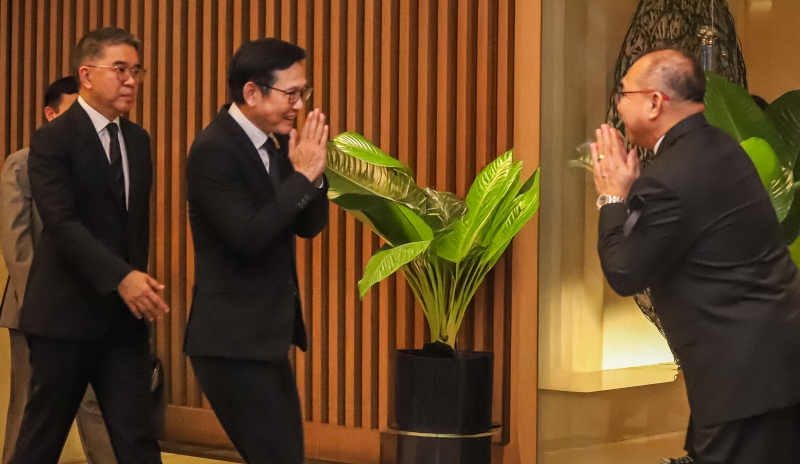 พัฒนาด้านพลังงาน : วุฒิศักดิ์ พิชญกานต์ ผจก.ทั่วไป โรงแรมเซ็นทารา แกรนด์ฯ ลาดพร้าว ต้อนรับ อรรถพล ฤกษ์พิบูลย์ รมว.กระทรวงพลังงาน ในโอกาสมาเป็นประธานงาน “IEEE PES Dinner Talk 2025” ภายใต้หัวข้อ “การเปลี่ยนผ่านโครงข่ายไฟฟ้าและทรัพยากรพลังงาน : ความท้าทาย โอกาส และมาตรการรองรับ”