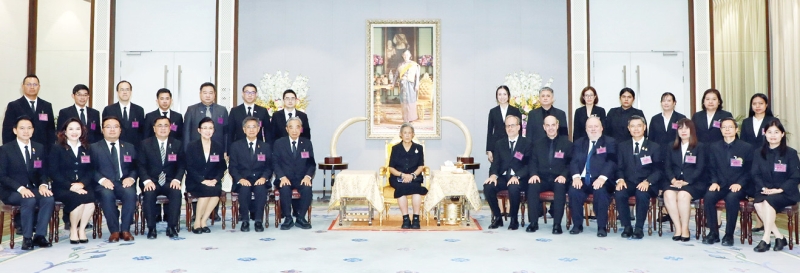 สมเด็จพระกนิษฐาธิราชเจ้า กรมสมเด็จพระเทพรัตนราชสุดาฯ สยามบรมราชกุมารี เสด็จออก ณ วังสระปทุม พระราชทานพระราชวโรกาส ให้ ศ.ไพรัช
ธัชยพงษ์ เลขาธิการมูลนิธิเทคโนโลยีสารสนเทศตามพระราชดำริฯ นำคณะผู้บริหารและนักฟิสิกส์พลังงานสูงจากองค์การวิจัยนิวเคลียร์ยุโรป เฝ้าฯ กราบบังคมทูล
รายงานความก้าวหน้าและแผนความร่วมมือระหว่างประเทศไทยกับเซิร์นในอนาคต ในโอกาสที่เดินทางมาประเทศไทยเพื่อหารือกับนักวิจัยจากมหาวิทยาลัยเชียงใหม่ และจุฬาลงกรณ์มหาวิทยาลัย เพื่อขยายการมีส่วนร่วมในการวิจัยนิวทริโนอย่างต่อเนื่องกับเซิร์น เมื่อวันเสาร์ที่ 15 พฤศจิกายน 2568 เวลา 17.30 น.