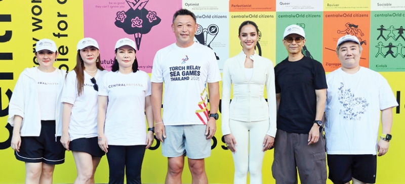SEA GAMES 2025 : วุฒิเกียรติ เตชะมงคลาภิวัฒน์ Chief Operating Officer บมจ.เซ็นทรัลพัฒนา ในฐานะหนึ่งในผู้สนับสนุนหลักการแข่งขันกีฬา SEA GAMES 2025 และ ASEAN PARA GAMES 2026 พร้อมด้วย โอปอล สุชาตา ช่วงศรี Miss World 2025 ร่วม “วิ่งคบเพลิงอัญเชิญไฟพระฤกษ์” ผ่านบริเวณด้านหน้าเซ็นทรัลเวิลด์ โดยมีผู้บริหารและทีมงานเซ็นทรัลพัฒนา กว่า 50 คน ร่วมงาน ที่ ศูนย์การค้าเซ็นทรัลเวิลด์ ราชประสงค์