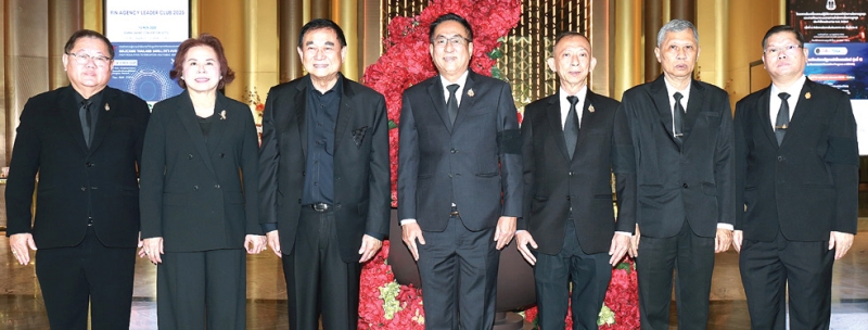 พัฒนาระบบราชการ : ดร.อัศวิน อิงคะกุล ประธานกรรมการบริหาร มิราเคิล กรุ๊ป ต้อนรับ อิทธิกร แก้วทิพย์ อัยการสูงสุด
ในโอกาสเป็นประธานเปิด “โครงการขับเคลื่อนแผนปฏิบัติราชการของสำนักงานอัยการสูงสุด และการพัฒนาระบบราชการ
สำนักงานอัยการสูงสุด” ครั้งที่ 5 สำนักงานอัยการส่วนกลาง และพื้นที่ภาค 7 จัดโดย สำนักงานอัยการสูงสุด โดยมี จตุพร
แสงหิรัญ และ โกวิท ศรีไพโรจน์ 2 รองอัยการสูงสุด ร่วมงาน ที่ โรงแรมอัศวิน แกรนด์ คอนเวนชั่น เขตหลักสี่ กรุงเทพฯ