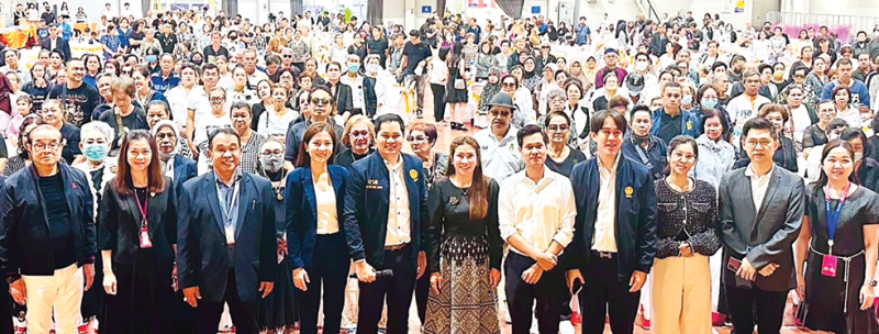 จัดการหนี้มีเงินออม : แอนศิริ วลัยกนก สส.เขตทุ่งครุ-ราษฎร์บูรณะ กรรมาธิการการเงินการคลัง สถาบันการเงิน และตลาดการเงิน ร่วมกับ ธนาคารออมสิน และ ธนาคารอาคารสงเคราะห์ นำโดย วราภรณ์ ภูษณรัตน์ ผอ.ฝ่ายนโยบายสินเชื่อ
ธุรกิจและภาครัฐ จัดสัมมนา “รู้ทันภัยไซเบอร์” ให้ความรู้ประชาชนชาวทุ่งครุราษฎร์บูรณะ โดยมี สมชาย จงพิพิธพร,
นพ.เรวัตร จงพิพิธพร, กิรติ จงพิพิธพร และ ปิยวัช รังผึ้ง ร่วมงาน ที่ มหาวิทยาลัยเทคโนโลยีพระจอมเกล้า (บางมด)