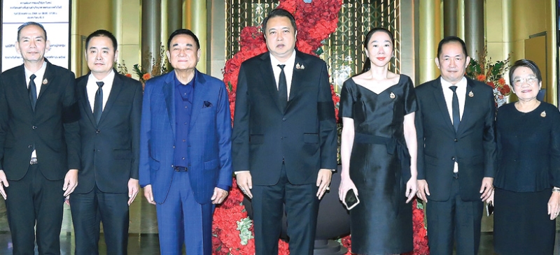 กรมป่าไม้มอบรางวัล : ดร.อัศวิน อิงคะกุล ประธานกรรมการบริหาร มิราเคิล กรุ๊ป ต้อนรับ สุชาติ ชมกลิ่น
รองนายกรัฐมนตรี และ รมว.ทรัพยากรธรรมชาติและสิ่งแวดล้อม ในพิธีมอบรางวัล “คนรักษ์ป่า
ป่ารักชุมชน” ปี 2568 ถ้วยพระราชทาน กรมสมเด็จพระเทพรัตนราชสุดาฯ สยามบรมราชกุมารี โดยมี ชญานันท์
ภักดีจิตต์ ปลัดกระทรวงทรัพยากรธรรมชาติและสิ่งแวดล้อม ร่วมงาน ที่ โรงแรมอัศวิน แกรนด์ คอนเวนชั่น