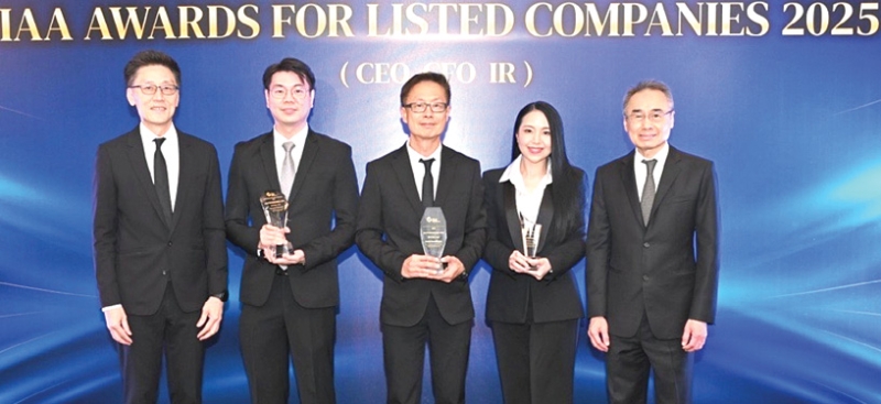 ปตท.สผ.รับ 3 รางวัล : เสริมศักดิ์ สัจจะวรรณกุล ผช.กก.ผจก.ใหญ่ สายงานการเงิน บมจ.ปตท.สำรวจและผลิตปิโตรเลียม พร้อมคณะผู้บริหาร ปตท.สผ. ร่วมกันรับมอบ 3 รางวัลจากเวที IAA Awards for Listed Companies 2025 ในกลุ่มอุตสาหกรรมปิโตรเลียม ได้แก่ Outstanding CEO, Outstanding CFO
และ Outstanding IR จัดโดย สมาคมนักวิเคราะห์การลงทุน ที่ โรงแรมอีสติน แกรนด์ พญาไท กรุงเทพฯ