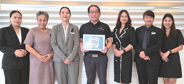 Trusted Thailand : สทาวุฒิ เสริมประเสริฐ ผจก.ทั่วไป โรงแรมแคนทารี 304 ปราจีนบุรี รับตราสัญลักษณ์รับรองด้านความปลอดภัยสำหรับนักท่องเที่ยว เพื่อสร้างความเชื่อมั่นและยกระดับมาตรฐานความปลอดภัยให้แก่นักท่องเที่ยวจากทั่วโลก
จาก การท่องเที่ยวแห่งประเทศไทย ที่ โรงแรมแคนทารี 304 จังหวัดปราจีนบุรี

