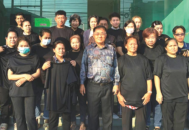 กิจกรรมวันพ่อ : จักรพันธ์ วรอาคาร เลขานุการสมาคมเสริมความงามแห่งประเทศไทย จัดกิจกรรมจิตอาสา พร้อมมอบเสื้อให้สมาชิกสมาคมฯเนื่องในวันพ่อ
แห่งชาติ ถวายเป็นพระราชกุศลแด่ พระบาทสมเด็จพระบรมชนกาธิเบศร มหาภูมิพล
อดุลยเดชมหาราช บรมนาถบพิตร ณ สมาคมฯ แขวงแสมดำ เขตบางขุนเทียน กทม.