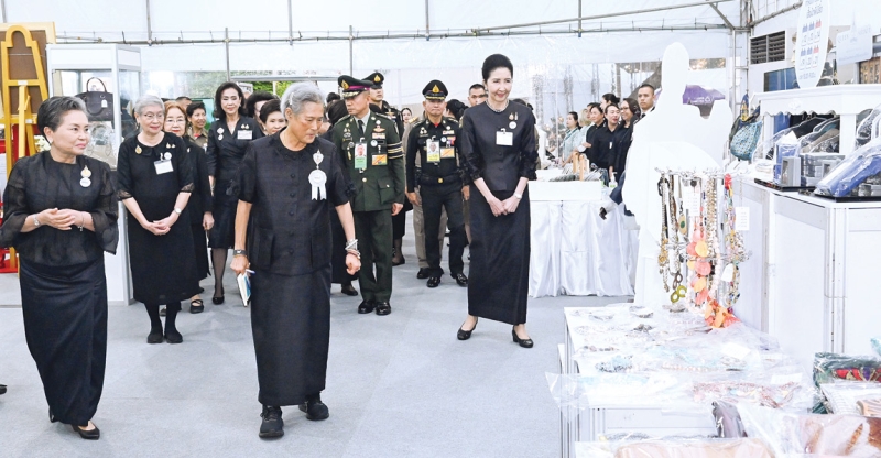 สมเด็จพระกนิษฐา
ธิราชเจ้า กรมสมเด็จ
พระเทพรัตนราชสุดาฯ
สยามบรมราชกุมารี เสด็จพระราชดำเนินไปทรงเปิด “งานกาชาด 2568” แนวคิด “ร้อยดวงใจปวงประชา น้อมสำนึกพระเมตตา องค์สภานายิกา สภากาชาดไทย”
ณ พลับพลาพิธี
หน้าห้องสมุดประชาชน สวนลุมพินี เมื่อวันพฤหัสบดีที่11 ธันวาคม 2568