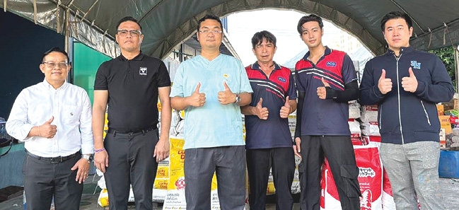 เนื่องในวันพ่อแห่งชาติ : ดร.สาธิต ปรัชญาอริยะกุล เลขาธิการ และ ผอ.สมาคมป้องกันการทารุณสัตว์แห่งประเทศไทย (TSPCA) และคณะกรรมการผู้ทรงคุณวุฒิ องค์กรเครือข่ายด้านสวัสดิภาพสัตว์ พร้อมด้วยพันธมิตรร่วมกันจัดกิจกรรมในการช่วยเหลือเยียวยา ฟื้นฟู สวัสดิภาพสัตว์ ในเหตุมหาอุทกภัยของพื้นที่ภาคใต้