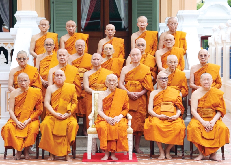 สมเด็จพระอริยวงศา
คตญาณ สมเด็จพระสังฆราช สกลมหาสังฆปริณายก ประธานกรรมการมหาเถรสมาคม เสด็จไปตำหนักเพ็ชร
วัดบวรนิเวศวิหาร กรุงเทพมหานคร ทรงเป็นประธานในการประชุม
มหาเถรสมาคม
ครั้งที่ ๓๐/๒๕๖๘ โอกาสนี้ ประทานสำเนาประกาศพระบรมราชโองการแต่งตั้ง ตามที่พระบาทสมเด็จพระเจ้าอยู่หัว มีพระบรมราชโองการโปรดเกล้าแต่งตั้งให้ดำรงตำแหน่งตั้งแต่วันที่ ๑๐ ธันวาคม ๒๕๖๘ เป็นต้นไป
มีวาระการดำรงตำแหน่ง ๒ ปี พร้อมกรรมการมหาเถรสมาคมชุดปัจจุบัน