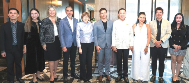 วัฒนธรรมท้องถิ่น : แดเนียลา บาซฟาน เอกอัครราชทูตโรมาเนียฯ, สนั่น อังอุบลกุล
ประธานอาวุโสหอการค้าไทย และ เบน ผดุงพันธุ์ ร่วมจัดงาน “Exploring The Rich Heritage of Romanian Wines” and traditional products โดยมี
วีเบ็คก้า ริสซอน ไรเวอร์ก, ปิแอร์ นิคู ร่วมงาน ที่โรงแรม ไฮแอท รีเจนซี่ สุขุมวิท
