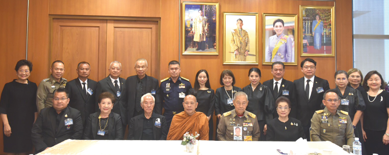ถวายเป็นพระราชกุศล พล.อ.อ.ชลิต พุกผาสุข องคมนตรี เป็นประธานการประชุมคณะกรรมการโครงการบรรพชาอุปสมบทหมู่ เพื่อน้อมอุทิศถวายพระราชกุศล
แด่ สมเด็จพระนางเจ้าสิริกิติ์ พระบรมราชินีนาถ พระบรมราชชนนีพันปีหลวง องค์พระบรมราชินูปถัมภ์ มูลนิธิร่วมจิตต์น้อมเกล้าฯ โดยมี ม.ร.ว.พร้อมฉัตร สวัสดิวัตน์, สวัสดิ์ หอรุ่งเรือง, อัญชลี ชวนิชย์, โชตินรินทร์ เกิดสม, พล.ต.อ.นิสสัย บุญศิริ, พล.ต.ท.อรรถกฤษณ์ ธารีฉัตร, พล.อ.ท.แมนสรวง สุวรรณ, ดร.พรชัย มงคลวนิช และผู้แทนจากหน่วยงานต่างๆ เข้าร่วมประชุมด้วย ณ ทำเนียบองคมนตรี พระราชอุทยานสราญรมย์ เขตพระนคร กรุงเทพมหานคร
