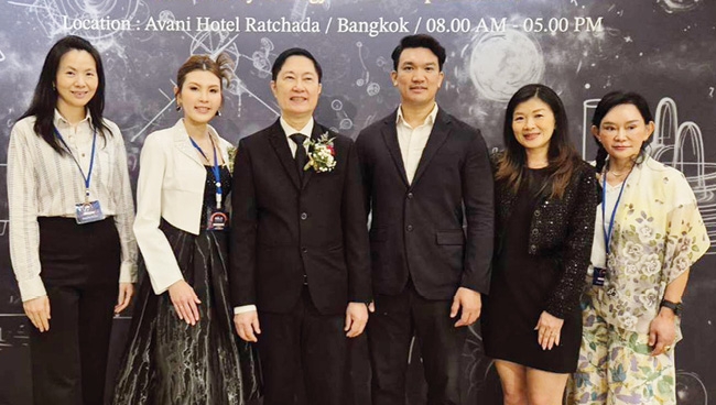 ครั้งที่ 10 : นพ.สถาพร จินารัตน์ ผอ.Renovia-ABLS Academy จัดงานประชุมวิชาการประจำปี “ The 10th ABLS in AEC Symposium Surgery” ให้แก่แพทย์ชาวไทยและอาเซียน โดยไม่มีค่าใช้จ่าย พร้อมเปิดตัวสมาคมนรีเวชความงามแห่งแรก
ของไทย TSAG ยกระดับเพื่อผู้หญิงสู่มาตรฐานสากล ที่ โรงแรมอวานี รัชดา กรุงเทพฯ