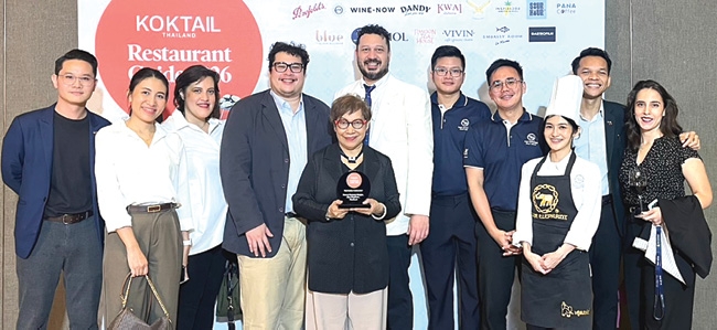 อาหารไทย..พรีเมียม : มาสเตอร์เชฟ นูรอ โซ๊ะมณี สเต็ปเป้ แห่งกลุ่ม บลู เอเลเฟ่นท์
ร้านอาหารไทยต้นตำรับ รับรางวัล “Thai Cuisine Ambassador” สุดยอด
ร้านอาหาร การบริการ และเชฟผู้ทรงคุณวุฒิแห่งวงการอาหารไทย ในงาน “Koktail Thailand Restaurant Guide Awards 2026” ที่ Gaysorn Urban Resort