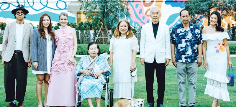 เอกลักษณ์ใหม่ของหัวหิน : สุวัจน์ ลิปตพัลลภ เป็นประธานเปิด “สวนพฤกษาภิรมย์” พื้นที่สีเขียวแห่งใหม่กว่า 4 ไร่ พัฒนาภายใต้แนวคิดการผสมผสานความงดงามของธรรมชาติเข้ากับงานศิลปะร่วมสมัย ของกลุ่มบริษัทพราว โดย โรงแรมอินเตอร์คอนติเนนตัล หัวหิน รีสอร์ท และศูนย์การค้าบลูพอร์ต หัวหิน โดยมี สิทธิชัย สวัสดิ์แสน ผวจ.ประจวบคีรีขันธ์ และศิลปินผู้รังสรรค์ผลงาน ร่วมยินดี ที่ ศูนย์การค้าบลูพอร์ต หัวหิน

