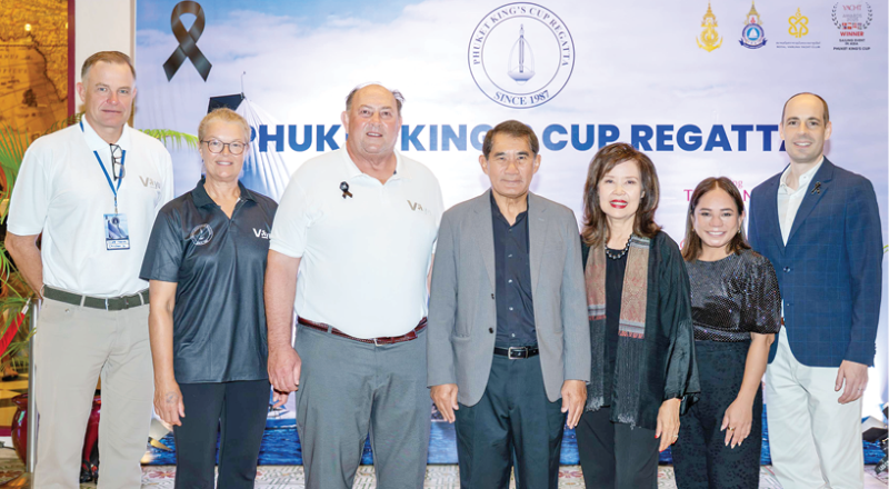 หนุนเศรษฐกิจการท่องเที่ยวในภูเก็ต : นรชิต สิงหเสนี ประธานกรรมการ บมจ.โรงแรมเซ็นทรัลพลาซา และ เบิร์นด รูดิเกียร์ ผจก.ทั่วไป เซ็นทารา แกรนด์ บีช รีสอร์ท ภูเก็ต พร้อมทีมผู้บริหาร รับรางวัลผู้สนับสนุน
การแข่งขันเรือใบชิงถ้วยพระราชทานภูเก็ต คิงส์คัพ รีกัตต้า ครั้งที่ 37 ในฐานะพันธมิตรโรงแรมอย่างเป็นทางการของรายการฯ โดยมี นฤมล สิงหเสนี ร่วมยินดี เพื่อส่งเสริมภูเก็ตให้เป็นจุดหมายปลายทางด้านกีฬาระดับโลก