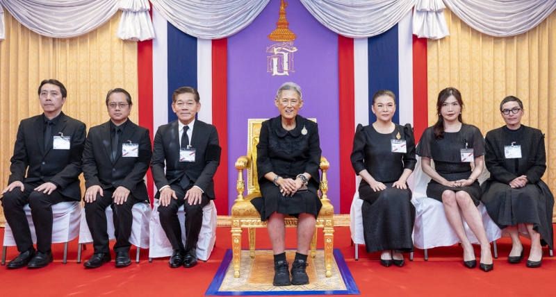 สมเด็จพระกนิษฐาธิราชเจ้า กรมสมเด็จพระเทพรัตนราชสุดาฯ สยามบรมราชกุมารี พระราชทานพระราชวโรกาสให้ นายวิชา พูลวรลักษณ์ ประธานกรรมการ มูลนิธิโรนัลด์ แมคโดนัลด์ เฮาส์ ประเทศไทย พร้อมคณะกรรมการและผู้บริหารมูลนิธิฯ
เฝ้าทูลละอองพระบาท ทูลเกล้าทูลกระหม่อมถวายเงินสมทบทุนเพื่อสนับสนุนหมู่บ้านเด็กเฉลิมพระเกียรติ จังหวัดนครปฐม โดยมูลนิธิสงเคราะห์เด็กของสภากาชาดไทย ณ อาคารวชิราลงกรณ์ โรงพยาบาลจุฬาลงกรณ์ สภากาชาดไทย