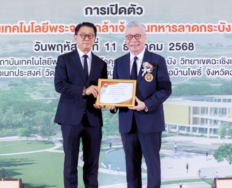 รับประกาศเกียรติคุณ : โยธิน ดำเนินชาญวนิชย์ กก.ผจก.ใหญ่ บมจ.ดั๊บเบิ้ล เอ
(1991) มอบเงิน 1 ล้านบาท ให้แก่ ศ.พิเศษ ดร.กิตติพงษ์ กิตยารักษ์ นายกสภา
สถาบันเทคโนโลยีพระจอมเกล้าเจ้าคุณทหารลาดกระบัง (สจล.) เพื่อสนับสนุนโครงการจัดตั้ง “วิทยาเขตฉะเชิงเทรา” ที่ ต.บางกรูด อ.บ้านโพธิ์ จ.ฉะเชิงเทรา