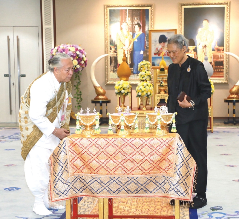 พระบาทสมเด็จพระเจ้าอยู่หัว ทรงพระกรุณาโปรดเกล้าฯ ให้ สมเด็จพระกนิษฐาธิราชเจ้า กรมสมเด็จพระเทพรัตนราชสุดาฯ สยามบรมราชกุมารี เสด็จออกแทนพระองค์ ณ วังสระปทุม ทรงพระสุหร่ายสรงน้ำเทวรูปพระอิศวร พระแม่อุมาเทวี พระพิฆเนศวร พระขันธกุมาร พระพรหม พระแม่สุรัสวดีเทวี พระนารายณ์
พระแม่ลักษมี และพระแม่ภูมิเทวี ในการพระราชพิธีตรียัมพวาย-ตรีปวาย เมื่อวันอังคารที่ 30 ธันวาคม 2568