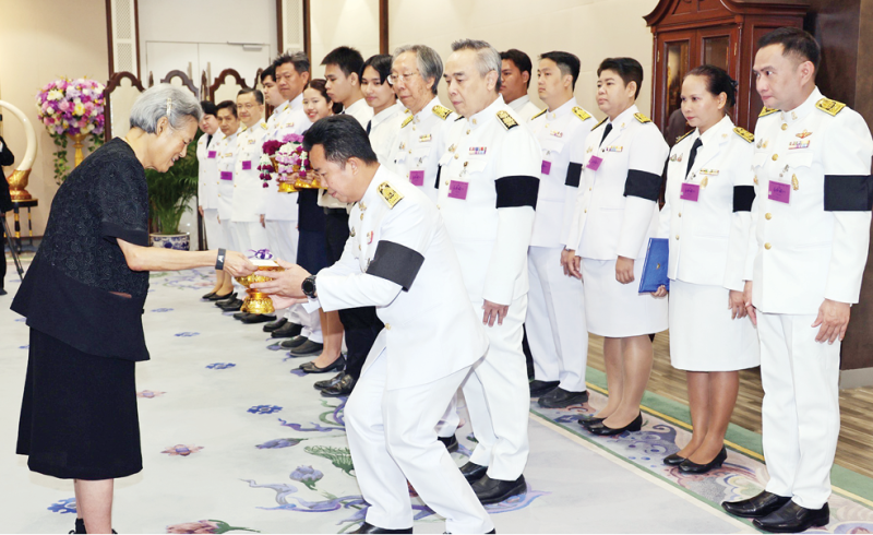 สมเด็จพระกนิษฐาธิราชเจ้า กรมสมเด็จพระเทพรัตนราชสุดาฯ สยามบรมราชกุมารี เสด็จออก ณ วังสระปทุม พระราชทานพระราชวโรกาสให้ รศ.คมสัน มาลีสี อธิการบดี สถาบันเทคโนโลยีพระจอมเกล้าเจ้าคุณทหารลาดกระบัง, ศ.ธานินทร์ ศิลป์จารุ อธิการบดี มหาวิทยาลัยเทคโนโลยีพระจอมเกล้าพระนครเหนือ, รศ.สุวิทย์ แซ่เตีย อธิการบดี มหาวิทยาลัยเทคโนโลยีพระจอมเกล้าธนบุรี พร้อมคณะผู้บริหาร เฝ้าฯ ทูลเกล้าฯ ถวายเงินโดยเสด็จพระราชกุศลตาม
พระราชอัธยาศัย