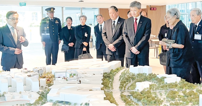 สมเด็จพระกนิษฐาธิราชเจ้า กรมสมเด็จพระเทพรัตนราชสุดาฯ สยามบรมราชกุมารี เสด็จพระราชดำเนินไปทอดพระเนตรการดำเนินงานของสถาบันเทคโนโลยีแห่งสิงคโปร์ (Singapore Institute of Technology) เป็นมหาวิทยาลัยรัฐบาลอิสระที่เน้นการเรียนรู้แบบประยุกต์และภาคอุตสาหกรรม (Applied Learning) ตั้งอยู่ที่เขตดิจิทัลพงโกล (Punggol Digital District) เมื่อวันพุธที่ 7 มกราคม 2569 เวลา 13.30 น.