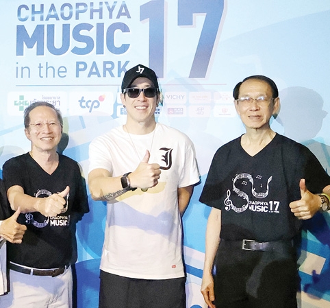 ขอบคุณผู้ใช้บริการ : นพ.พงษ์พัฒน์ ปธานวนิช กก.ผจก.โรงพยาบาลเจ้าพระยา และคณะผู้บริหาร ต้อนรับ เจ เจตริน
หนึ่งในศิลปินที่มาสร้างความสุขในงาน “ดนตรีในสวน ครั้งที่ 17”
เพื่อเป็นของขวัญส่งท้ายปีเก่าต้อนรับปีใหม่ให้ลูกค้าและชุมชน