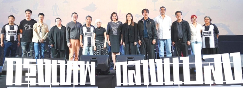 กระตุ้นเศรษฐกิจชุมชน : ฐิต์ณัฐ สมบัติศิริ ผู้ตรวจราชการกระทรวงวัฒนธรรม เป็นประธานเปิดเทศกาลภาพยนตร์ “กรุงเทพ กลางแปลง” ครั้งที่ 4 เพื่อฟื้นฟูและสืบสานวัฒนธรรมการชมภาพยนตร์กลางแจ้ง ซึ่งเป็นกิจกรรมทางวัฒนธรรมที่ผูกพันกับวิถีชีวิตของสังคมไทยมาอย่างยาวนาน จัดโดย สมาคมผู้กำกับภาพยนตร์ไทย ร่วมกับหอภาพยนตร์ฯ สนับสนุนโดยกระทรวงวัฒนธรรม ที่ หอศิลปวัฒนธรรมแห่งกรุงเทพมหานคร